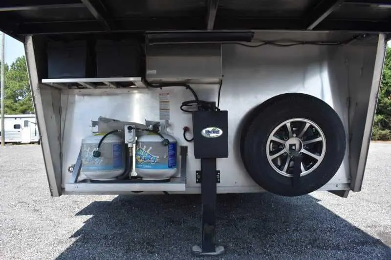 2020 Bison Laredo 3 Horse Trailer with 11' Short Wall