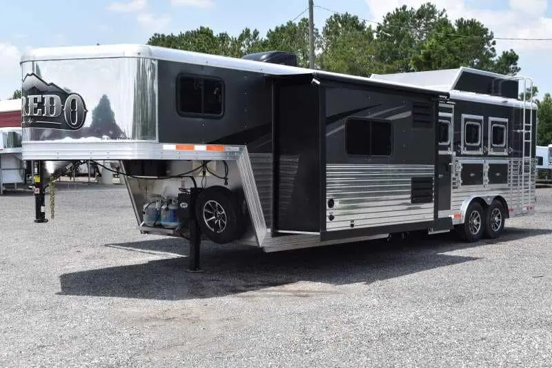 2020 Bison Laredo 3 Horse Trailer with 11' Short Wall