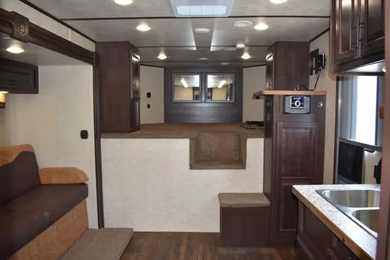 2020 Bison Laredo 3 Horse Trailer with 11' Short Wall