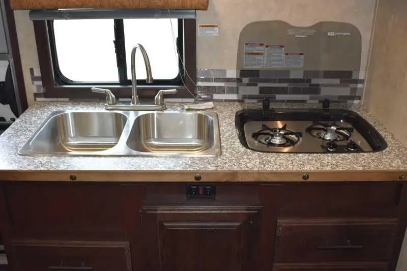 2020 Bison Laredo 3 Horse Trailer with 11' Short Wall