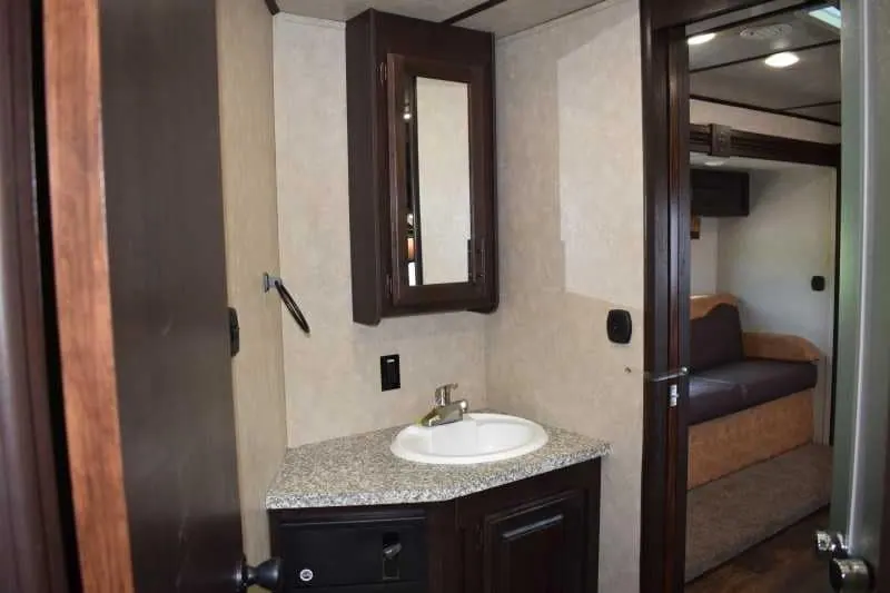 2020 Bison Laredo 3 Horse Trailer with 11' Short Wall