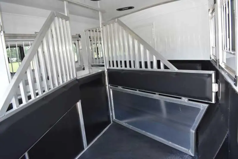 2020 Bison Laredo 3 Horse Trailer with 11' Short Wall