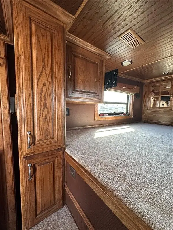 2007 Bloomer 3 Horse Living Quarters