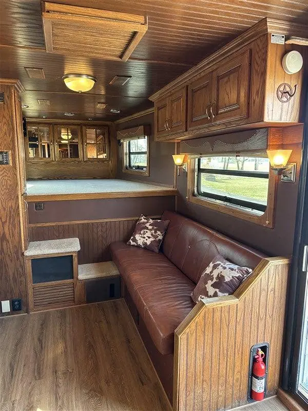2007 Bloomer 3 Horse Living Quarters