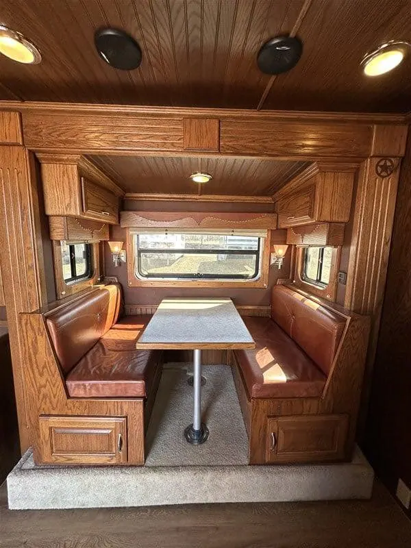 2007 Bloomer 3 Horse Living Quarters