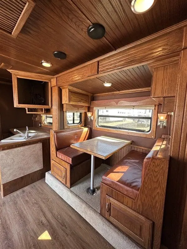 2007 Bloomer 3 Horse Living Quarters