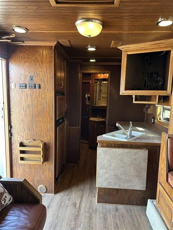 2007 Bloomer 3 Horse Living Quarters