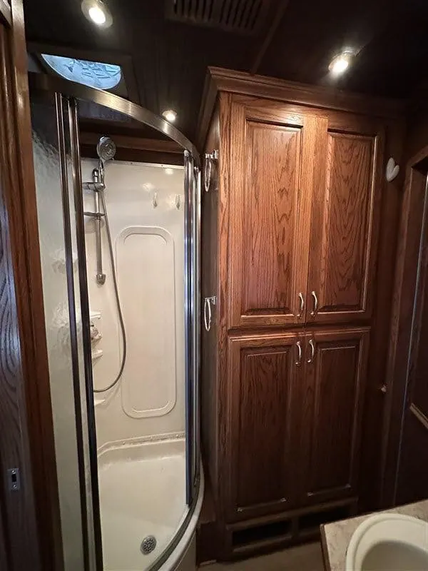 2007 Bloomer 3 Horse Living Quarters