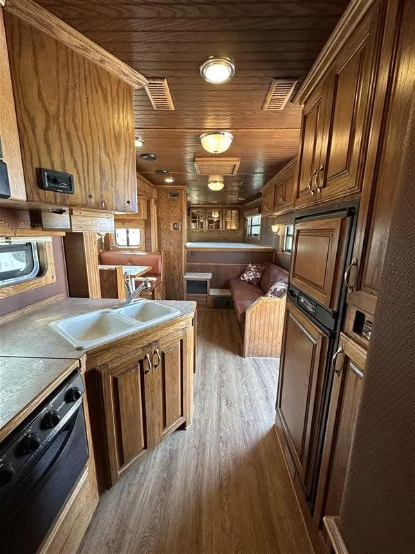 2007 Bloomer 3 Horse Living Quarters