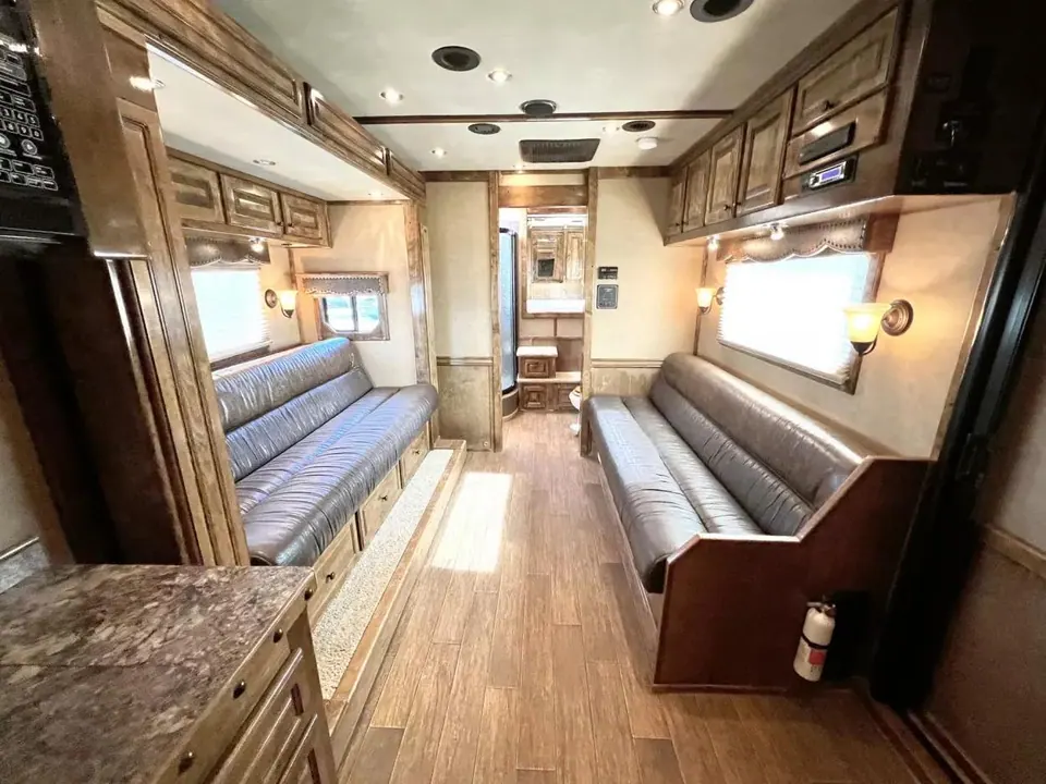 2013 Bloomer 4 Horse Living Quarter 16' Shortwall
