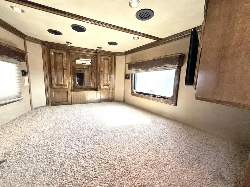 2013 Bloomer 4 Horse Living Quarter 16' Shortwall
