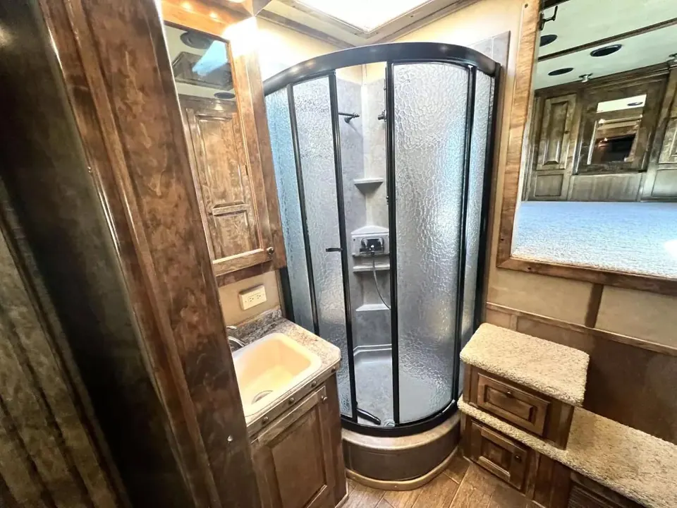 2013 Bloomer 4 Horse Living Quarter 16' Shortwall