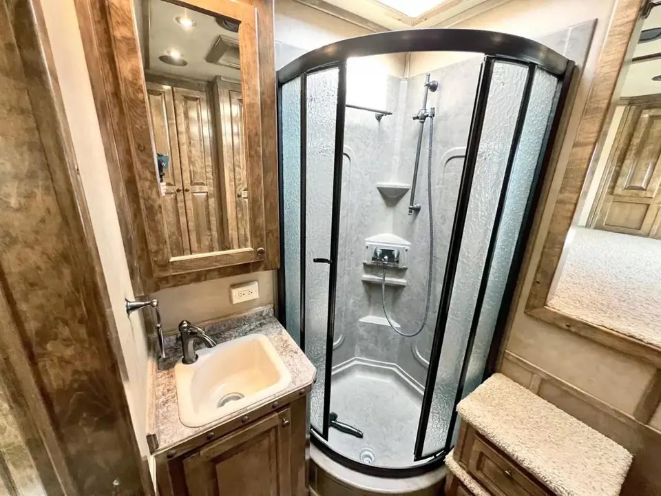2013 Bloomer 4 Horse Living Quarter 16' Shortwall