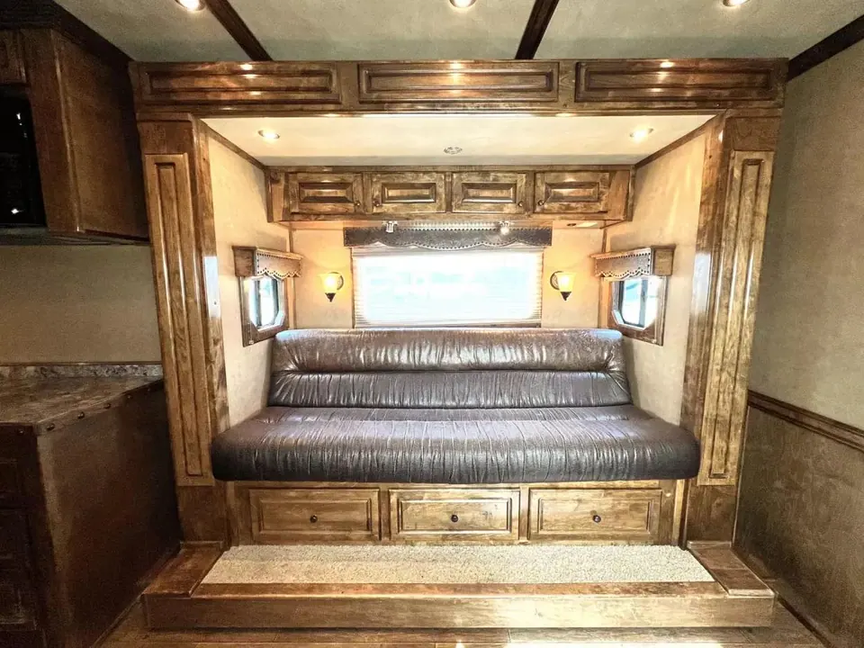 2013 Bloomer 4 Horse Living Quarter 16' Shortwall