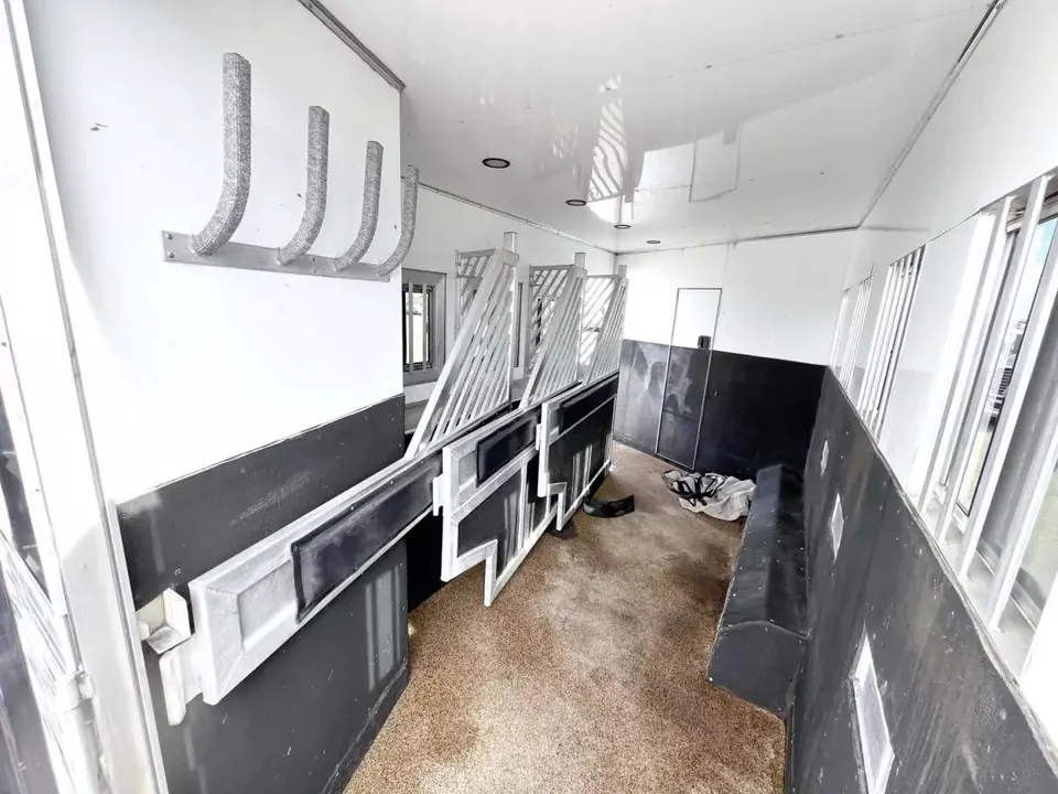 2013 Bloomer 4 Horse Living Quarter 16' Shortwall