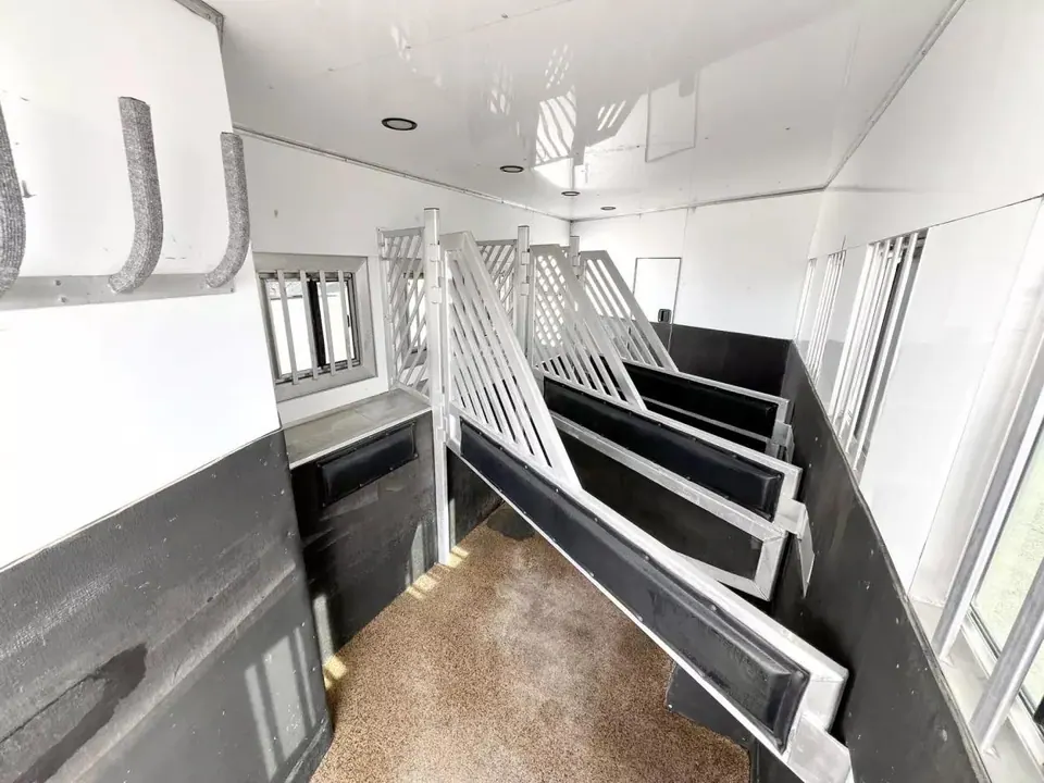 2013 Bloomer 4 Horse Living Quarter 16' Shortwall