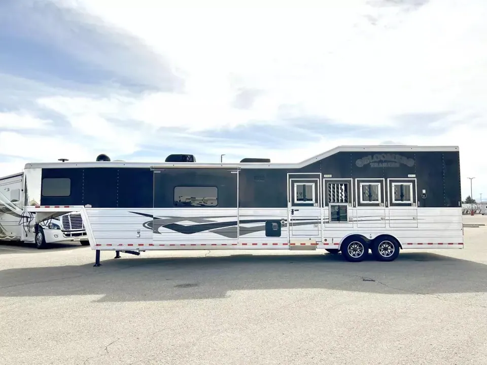 2013 Bloomer 4 Horse Living Quarter 16' Shortwall