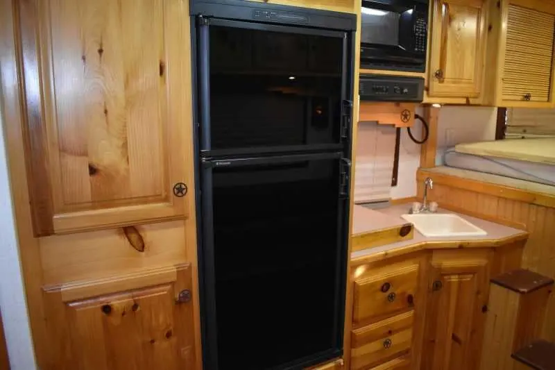 2003 Bloomer 8414LQ 4 Horse Trailer with 14' Short Wall