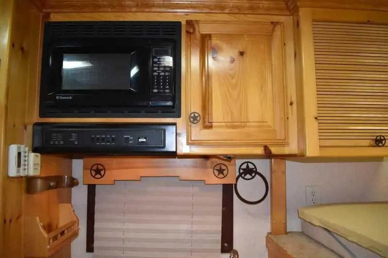 2003 Bloomer 8414LQ 4 Horse Trailer with 14' Short Wall