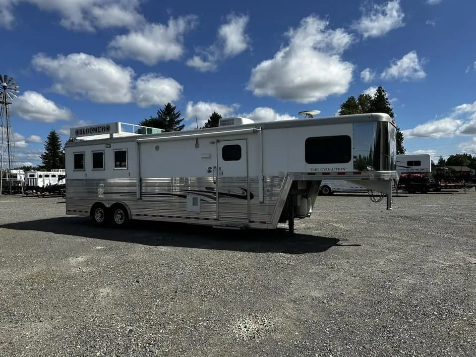 2009 Bloomer Trailers Evolution 10th Anniversary Edition 3-H 11' LQ