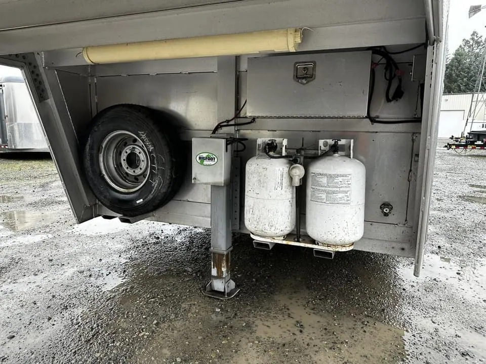 2009 Bloomer Trailers Evolution 10th Anniversary Edition 3-H 11' LQ