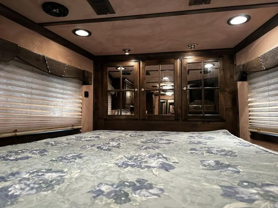 2009 Bloomer Trailers Evolution 10th Anniversary Edition 3-H 11' LQ