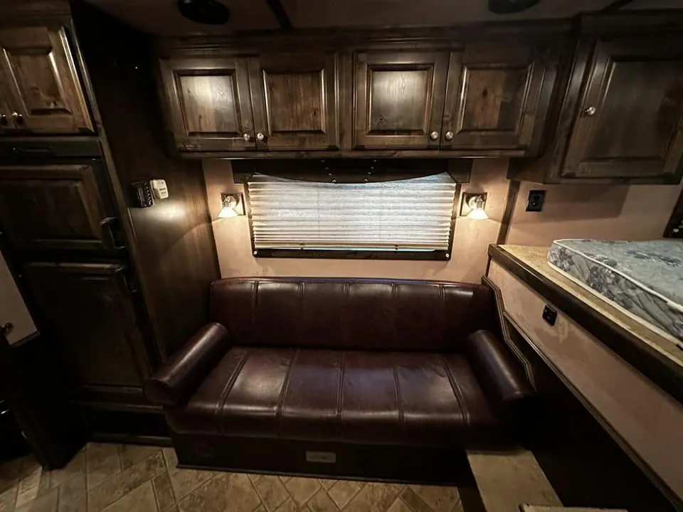 2009 Bloomer Trailers Evolution 10th Anniversary Edition 3-H 11' LQ