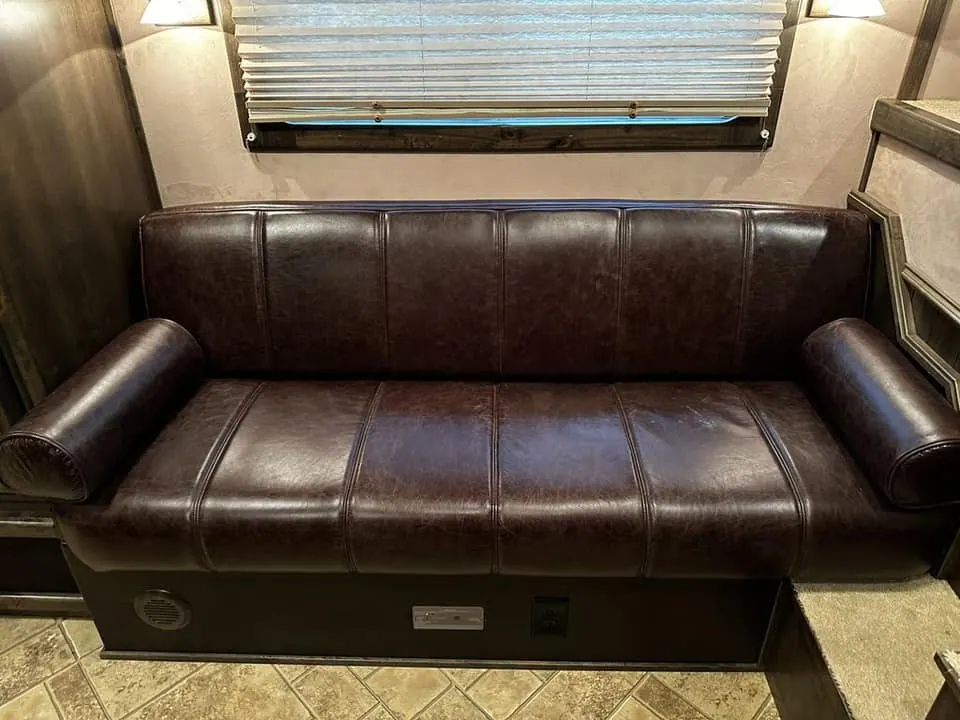2009 Bloomer Trailers Evolution 10th Anniversary Edition 3-H 11' LQ