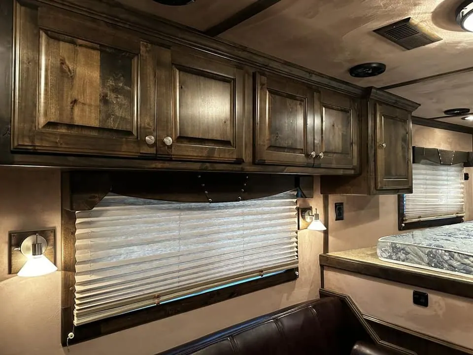 2009 Bloomer Trailers Evolution 10th Anniversary Edition 3-H 11' LQ