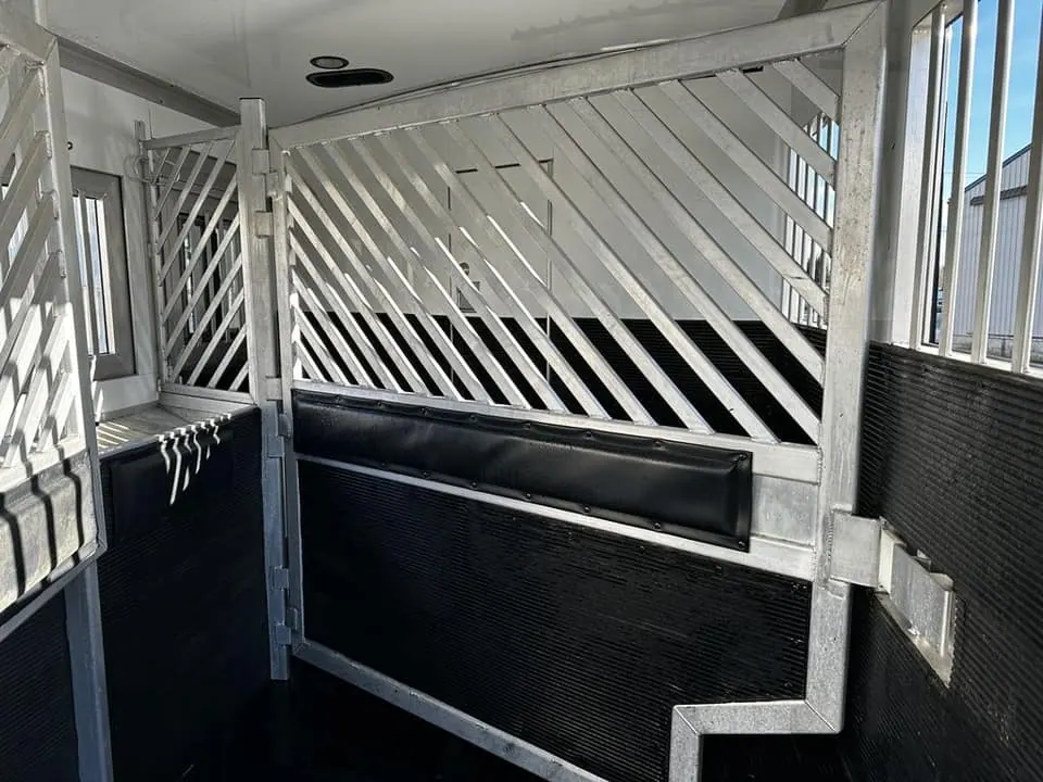 2009 Bloomer Trailers Evolution 10th Anniversary Edition 3-H 11' LQ