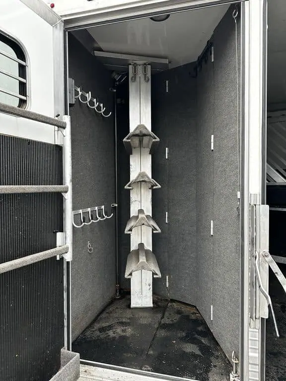 2009 Bloomer Trailers Evolution 10th Anniversary Edition 3-H 11' LQ