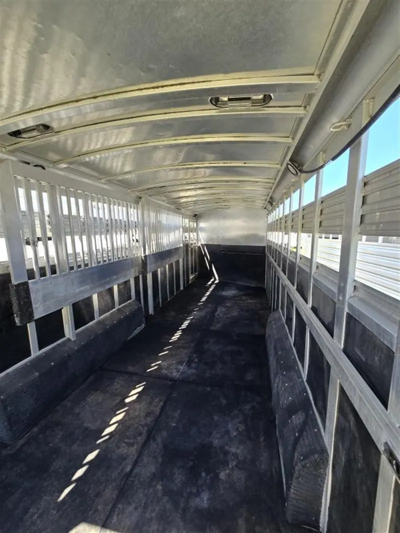 2006 C and C 4 Horse Gooseneck Trailer