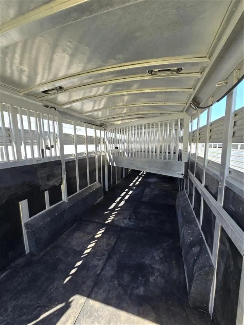 2006 C and C 4 Horse Gooseneck Trailer