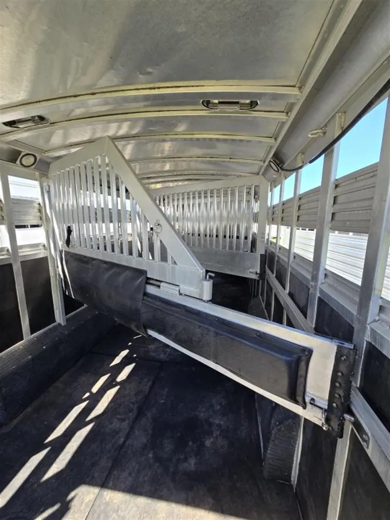 2006 C and C 4 Horse Gooseneck Trailer
