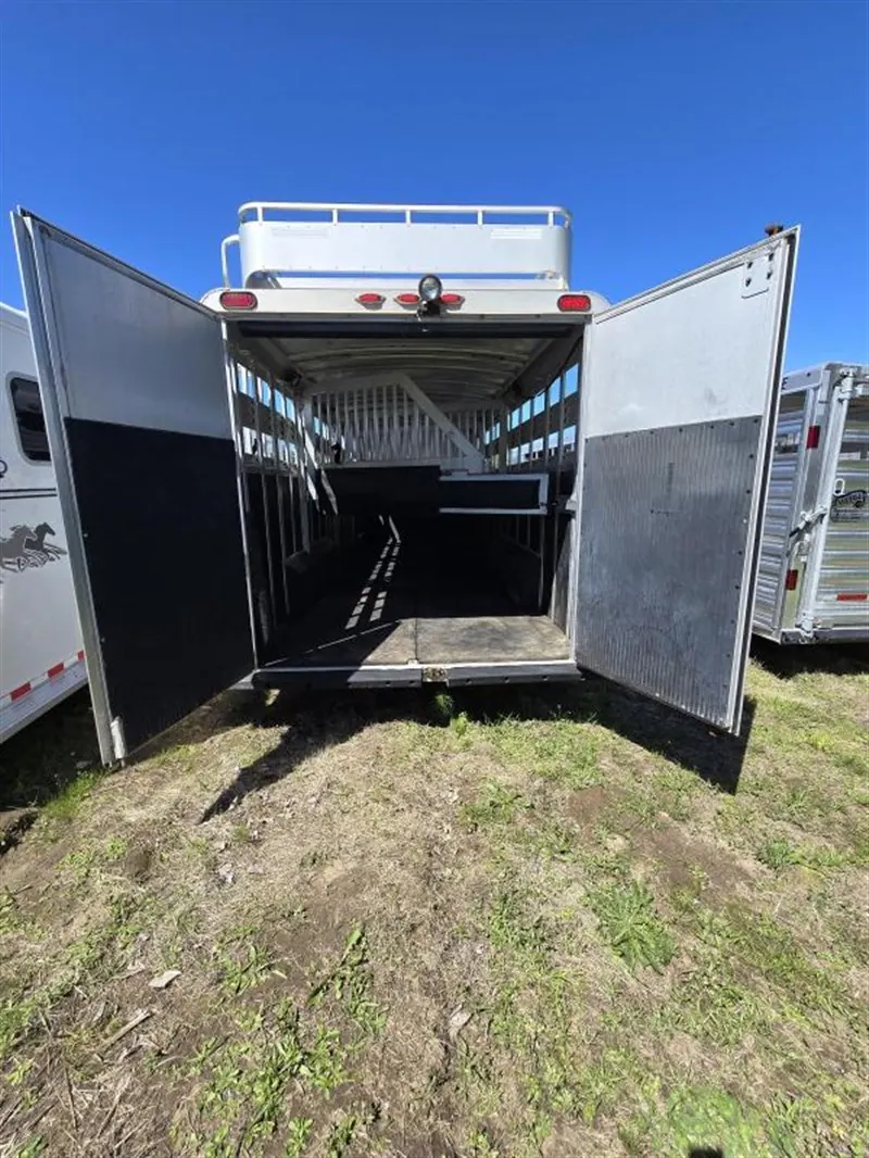 2006 C and C 4 Horse Gooseneck Trailer