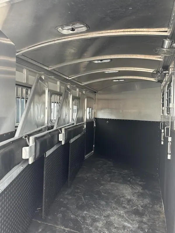 2004 Cherokee Trailers 4H GN Horse Trailer