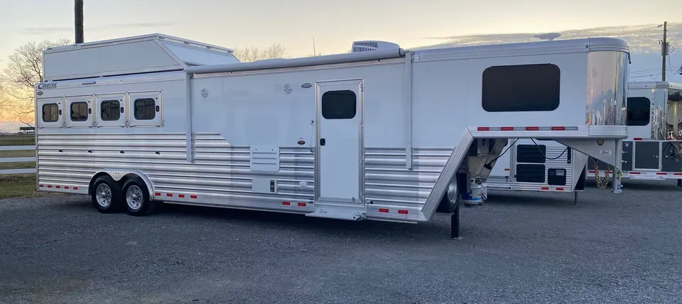 2024 Cimarron Trailers 8412 Outback Customs 4 Horse LQ
