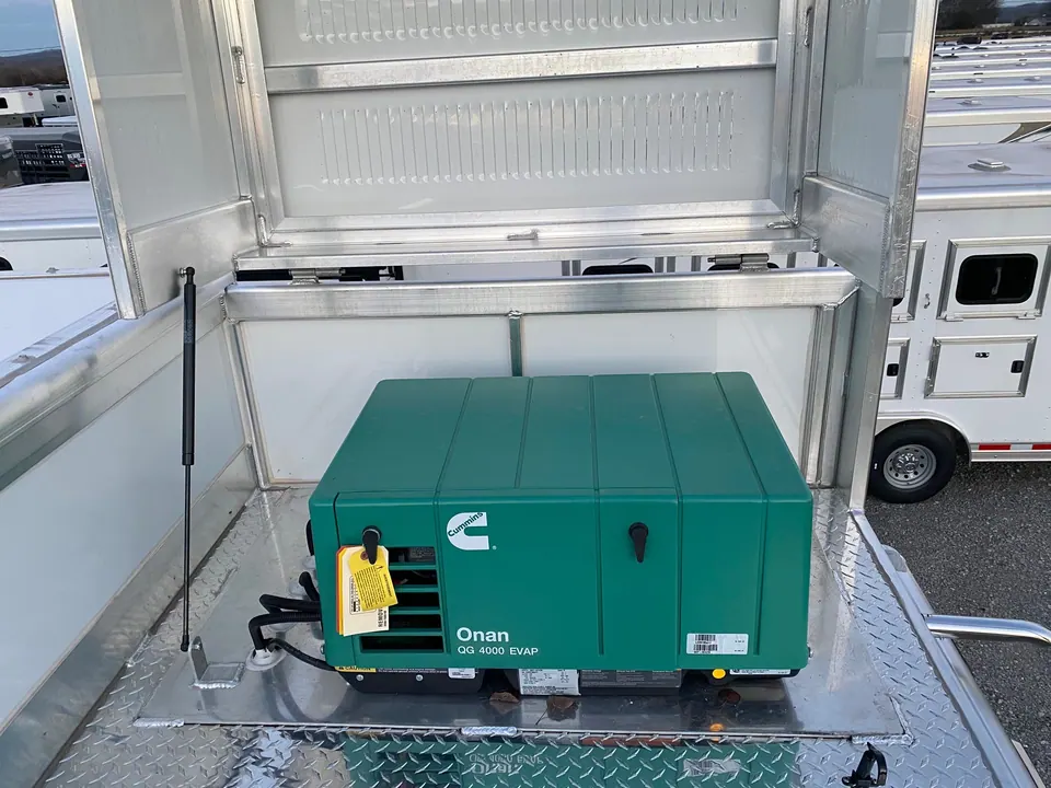 2024 Cimarron Trailers 8412 Outback Customs 4 Horse LQ