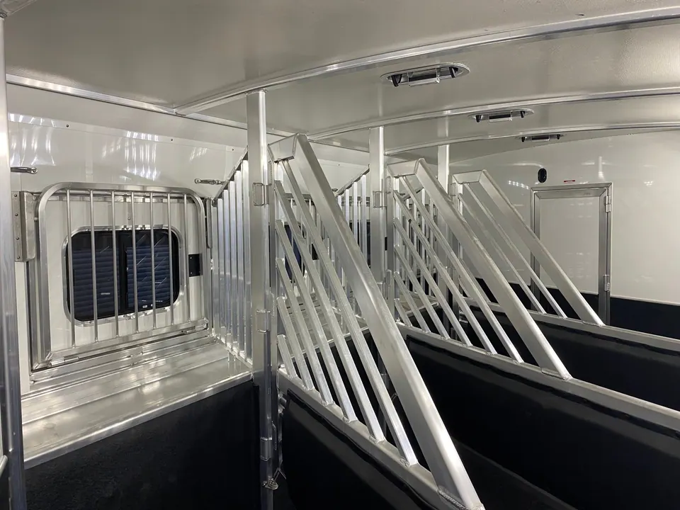 2024 Cimarron Trailers 8412 Outback Customs 4 Horse LQ