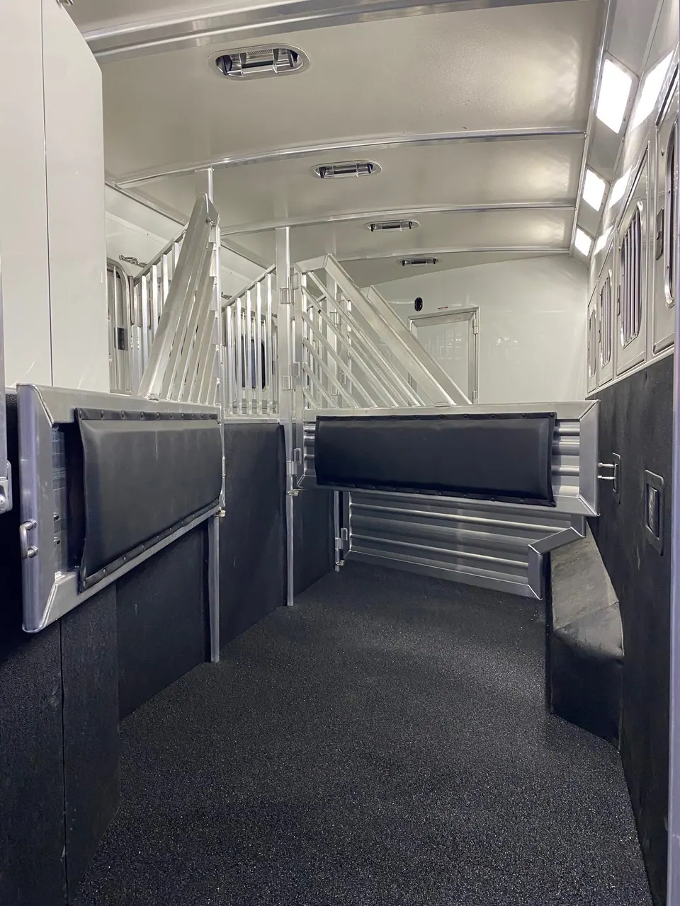 2024 Cimarron Trailers 8412 Outback Customs 4 Horse LQ