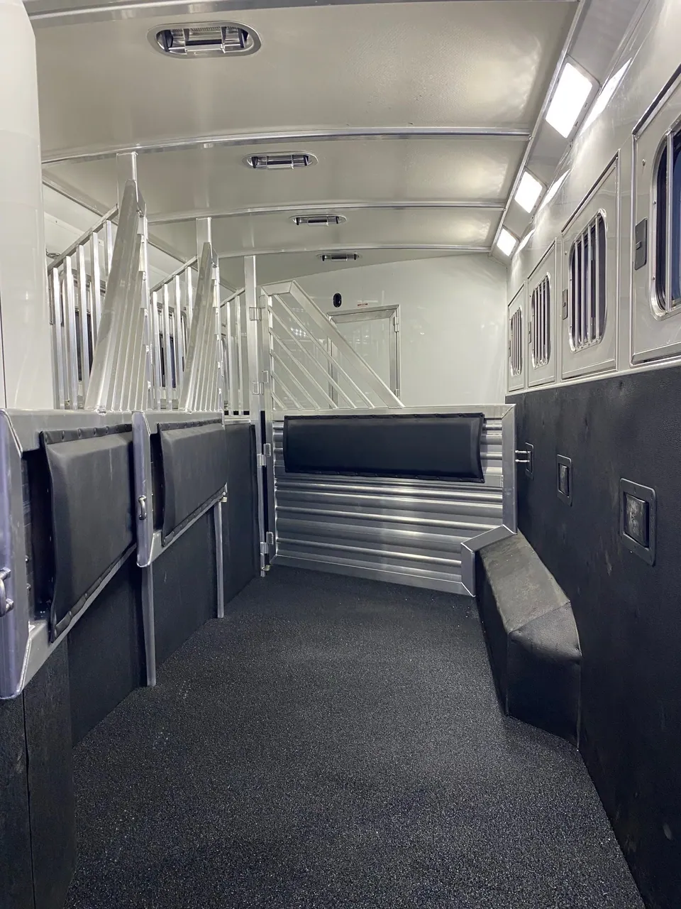 2024 Cimarron Trailers 8412 Outback Customs 4 Horse LQ