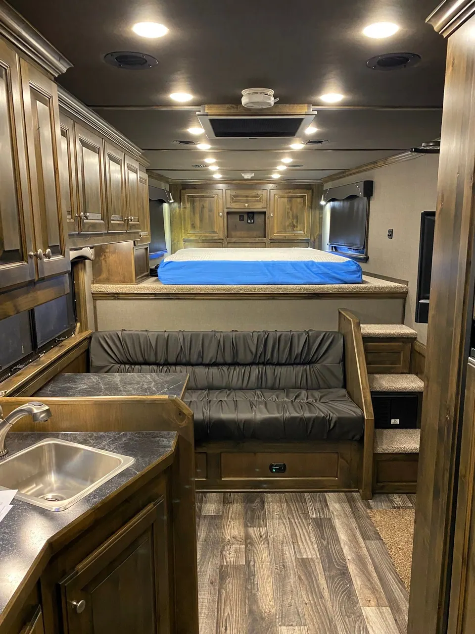 2024 Cimarron Trailers 8412 Outback Customs 4 Horse LQ
