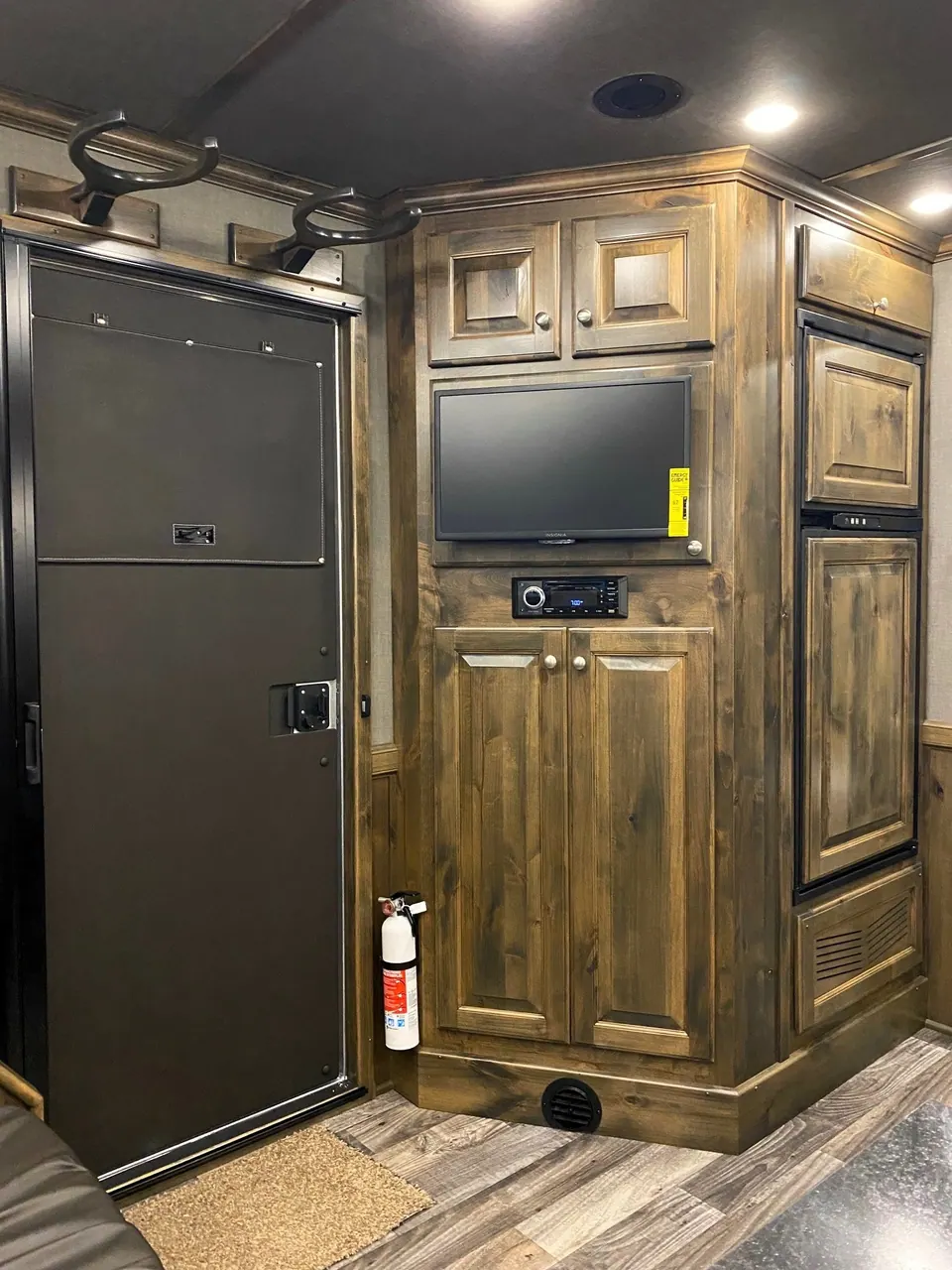 2024 Cimarron Trailers 8412 Outback Customs 4 Horse LQ