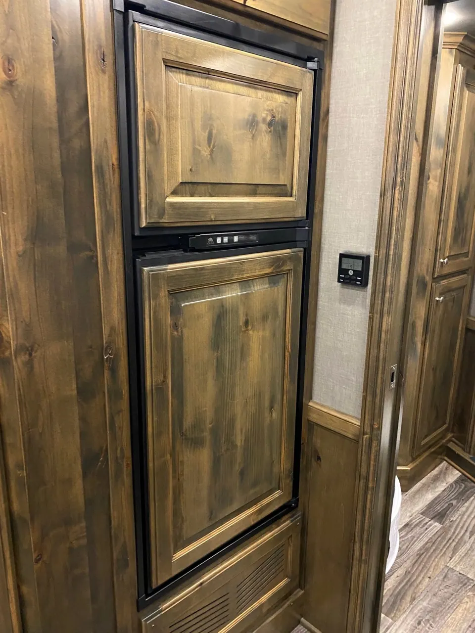 2024 Cimarron Trailers 8412 Outback Customs 4 Horse LQ