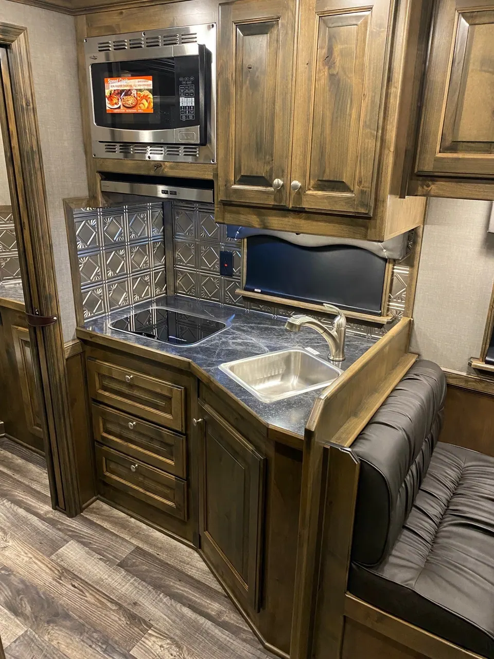 2024 Cimarron Trailers 8412 Outback Customs 4 Horse LQ