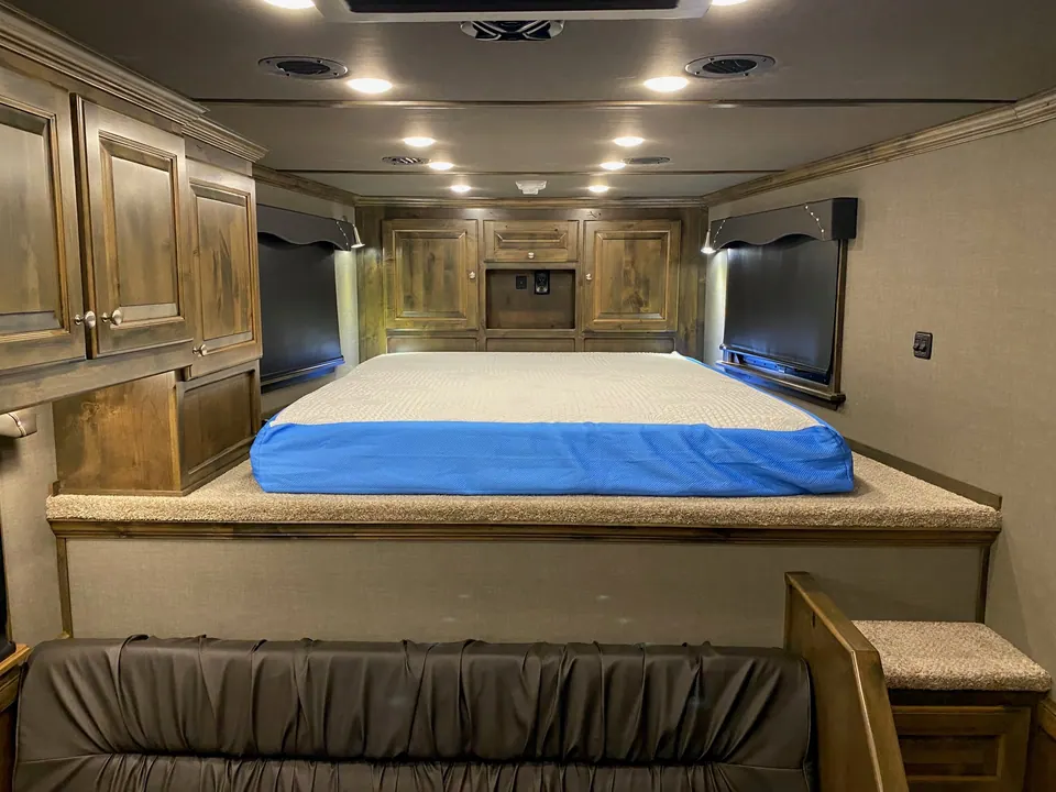 2024 Cimarron Trailers 8412 Outback Customs 4 Horse LQ