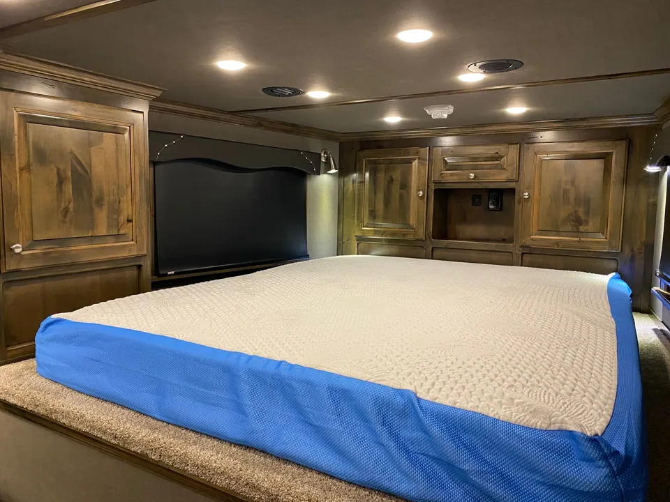 2024 Cimarron Trailers 8412 Outback Customs 4 Horse LQ