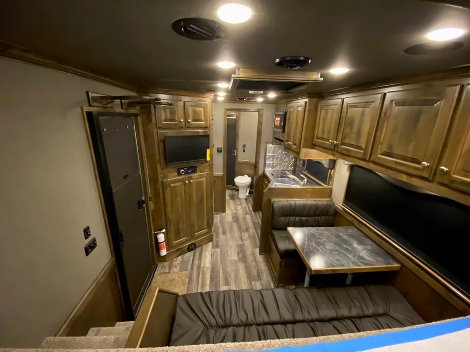 2024 Cimarron Trailers 8412 Outback Customs 4 Horse LQ