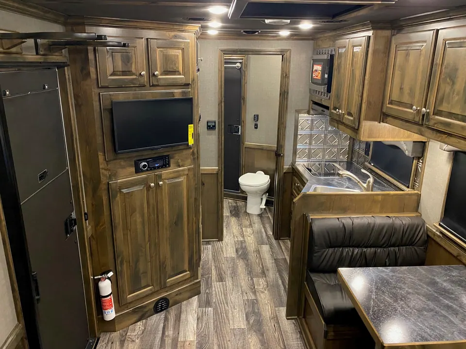 2024 Cimarron Trailers 8412 Outback Customs 4 Horse LQ