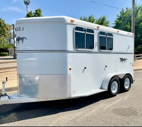 2007 Circle J 2 Horse Trailer Slant Load